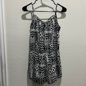 Arizona Jean Company Romper with Pockets. Size Small